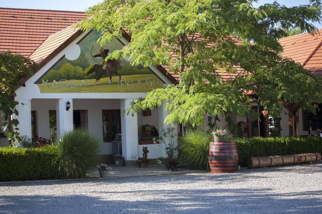 Kassai Fogadó Kaposmero Exterior foto